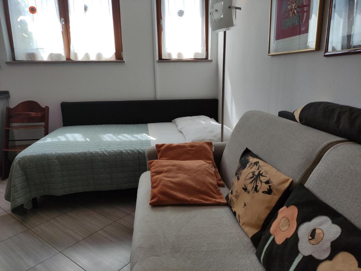 Apartments Leni โพสโตยนา ภายนอก รูปภาพ