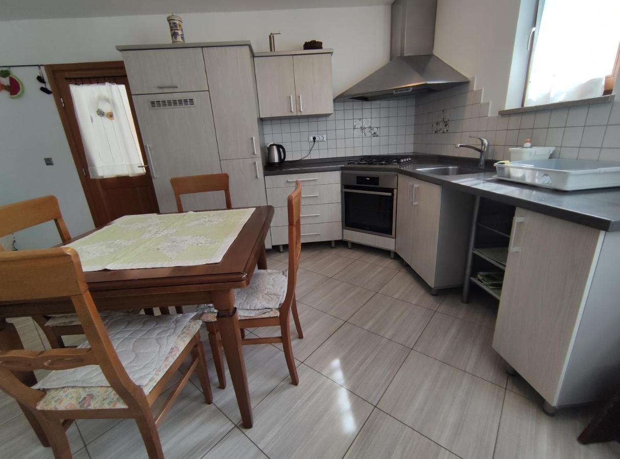 Apartments Leni โพสโตยนา ภายนอก รูปภาพ